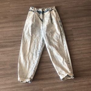 Hi-waisted cuff jeans